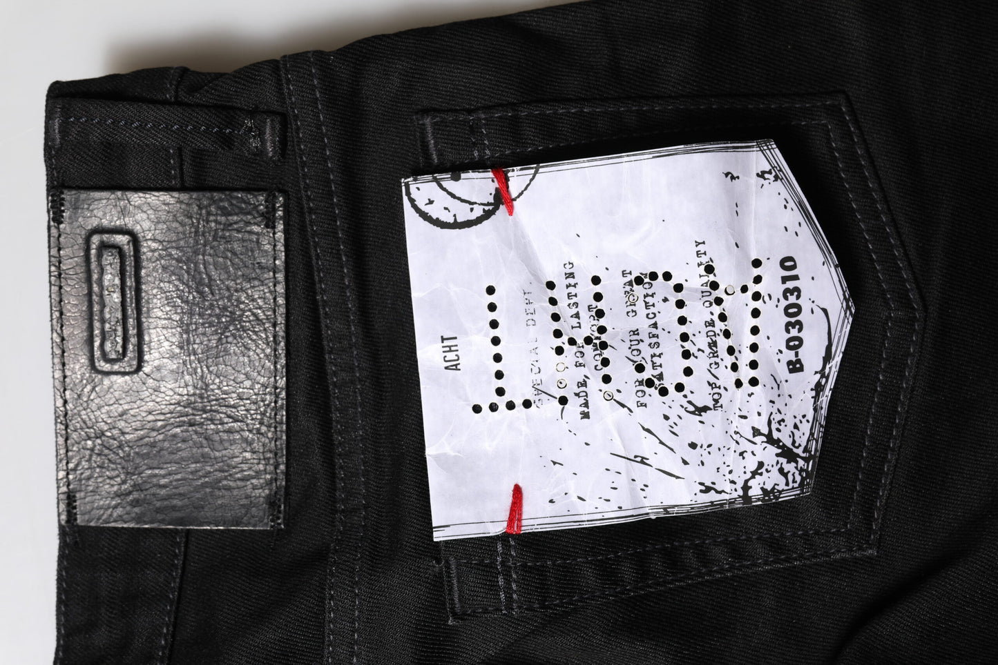 Acht – Schwarze Slim Fit-Jeans aus Baumwolle mit niedriger Taille