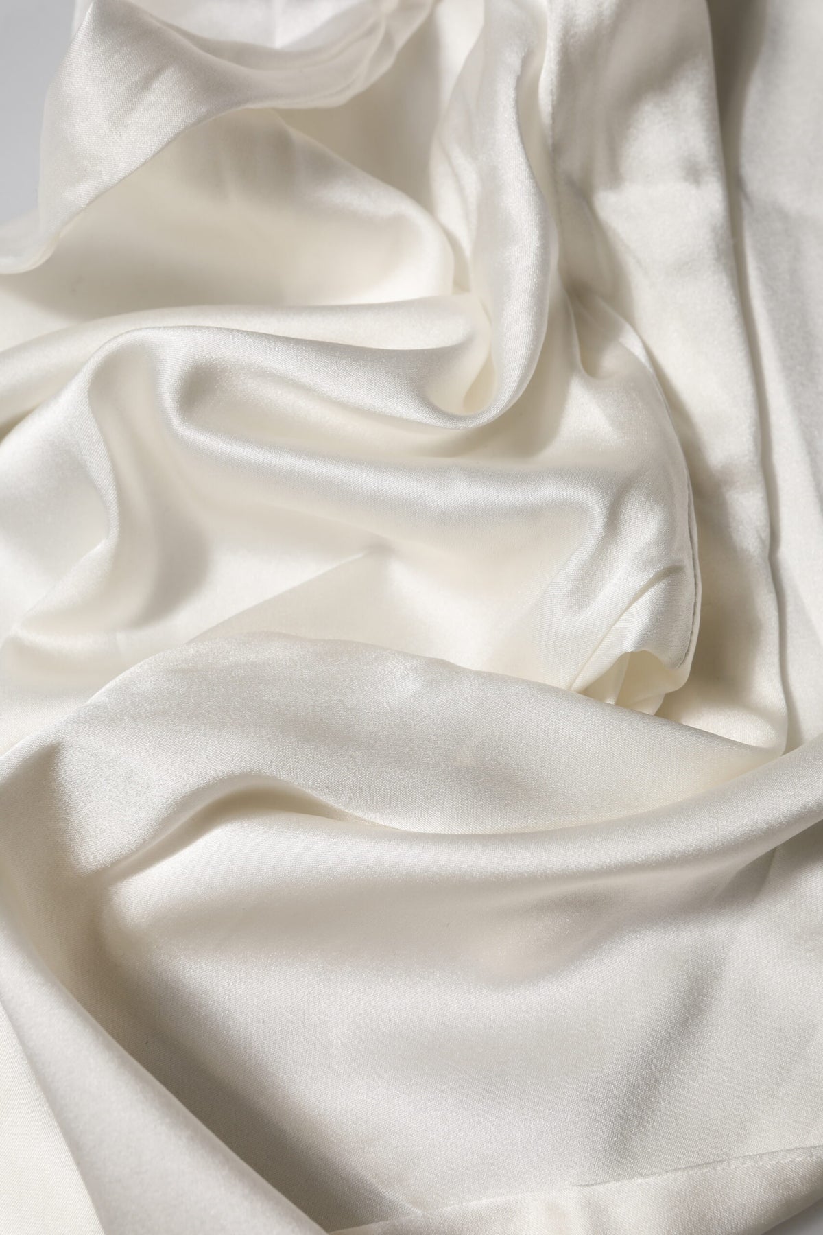 Dolce & Gabbana – Konische Hose aus elfenbeinfarbener Seide mit hoher Taille