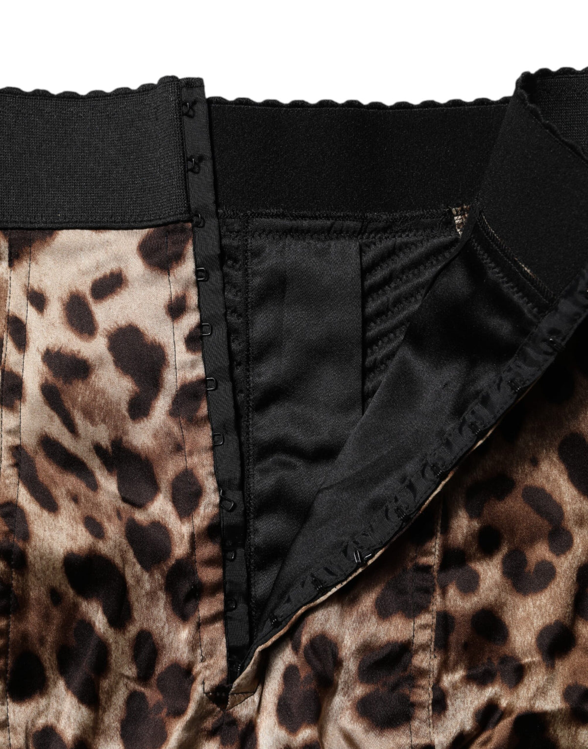 Dolce & Gabbana – Braune Hotpants-Shorts mit hoher Taille und Leopardenmuster