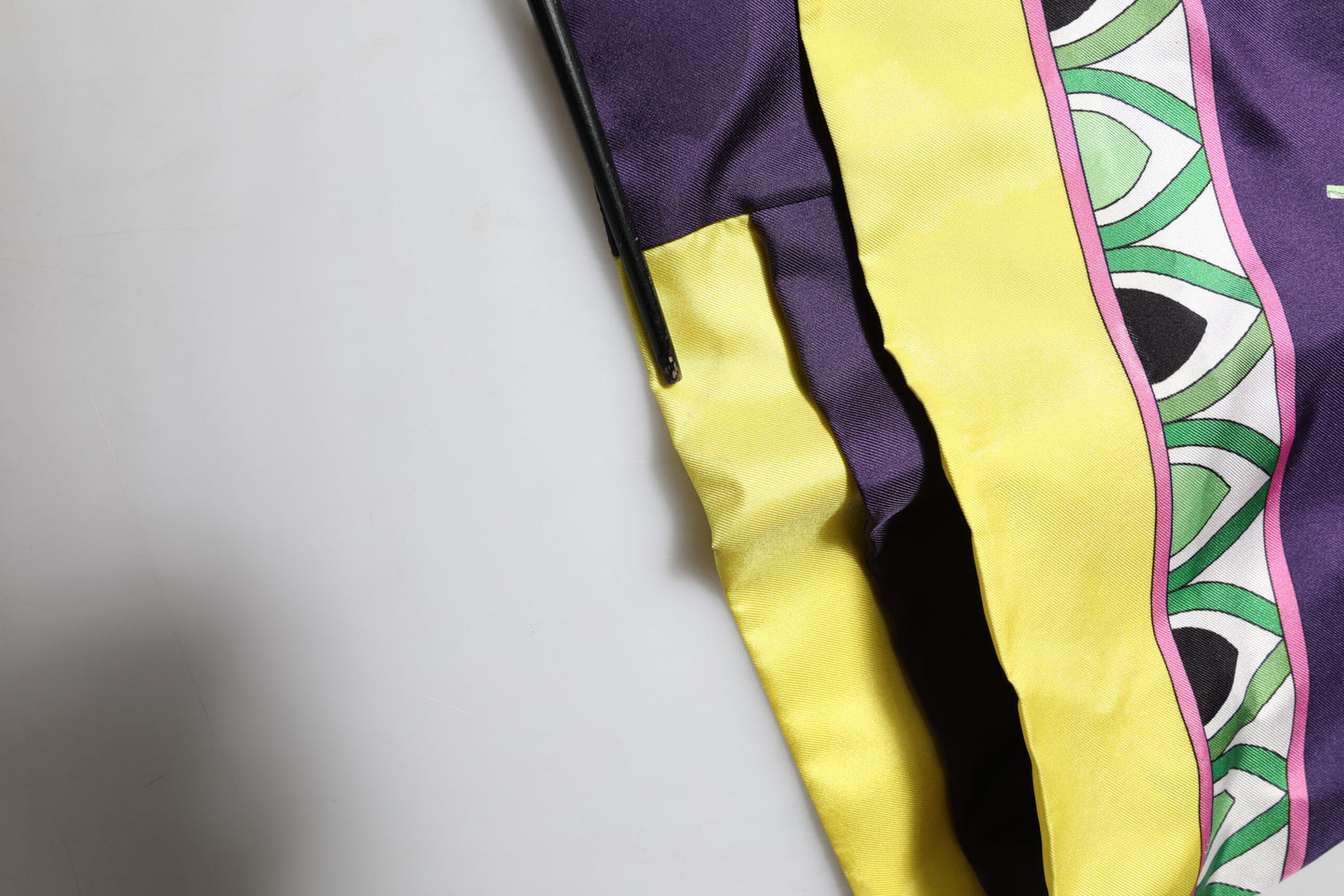 Dolce & Gabbana – Blauer Wickelmantel aus Seide mit Blumenmuster und langen Ärmeln