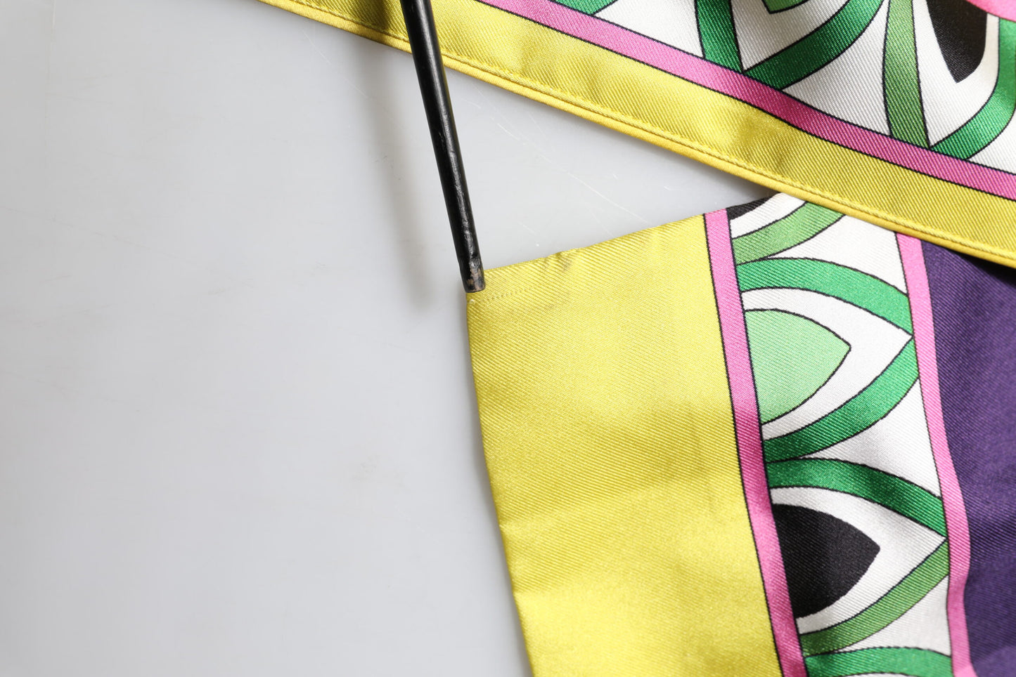 Dolce & Gabbana – Blauer Wickelmantel aus Seide mit Blumenmuster und langen Ärmeln