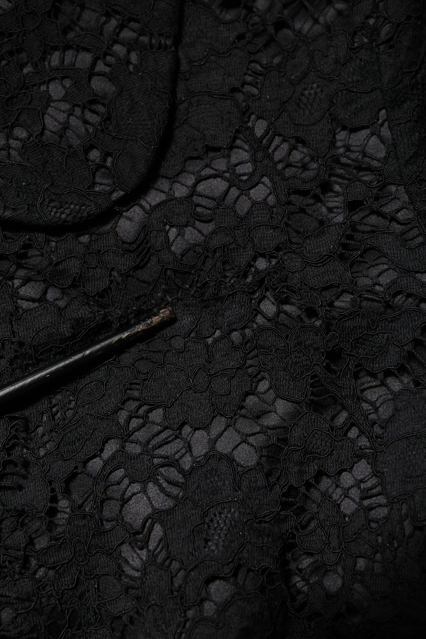 Dolce & Gabbana – Schwarze Jacke aus Baumwolle mit Kragen und Blumenspitze