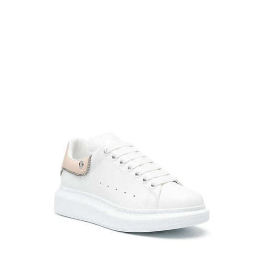 Alexander McQueen Sneaker aus weißem Kalbsleder mit dicker Sohle