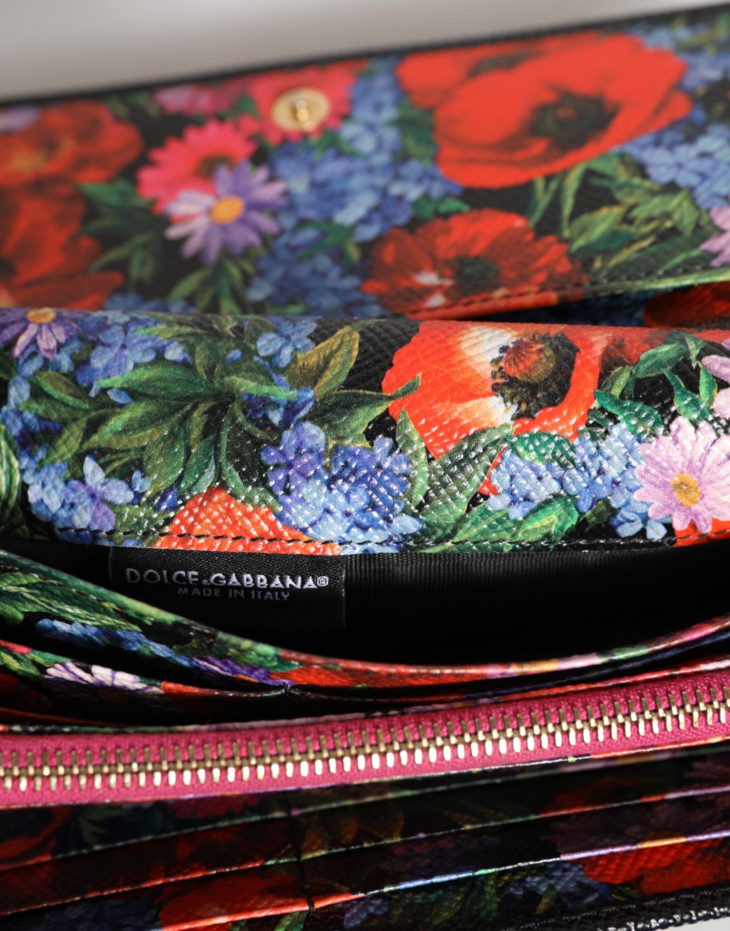 Dolce & Gabbana – Dreifach gefaltete Kartenetui-Geldbörse aus schwarzem Leder mit Logo-Schild