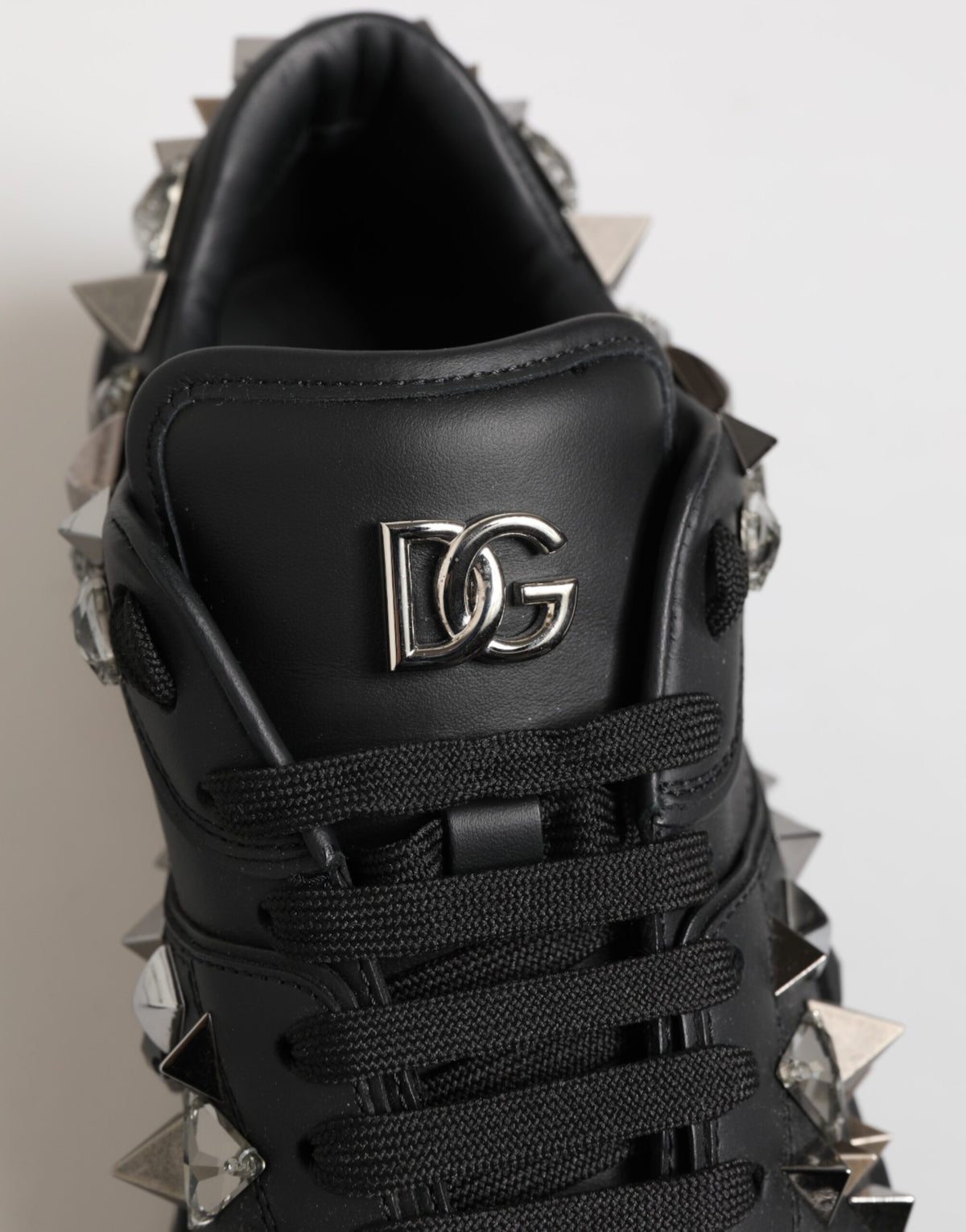 Dolce & Gabbana – Niedrige Sneakers aus schwarzem Leder mit Nieten