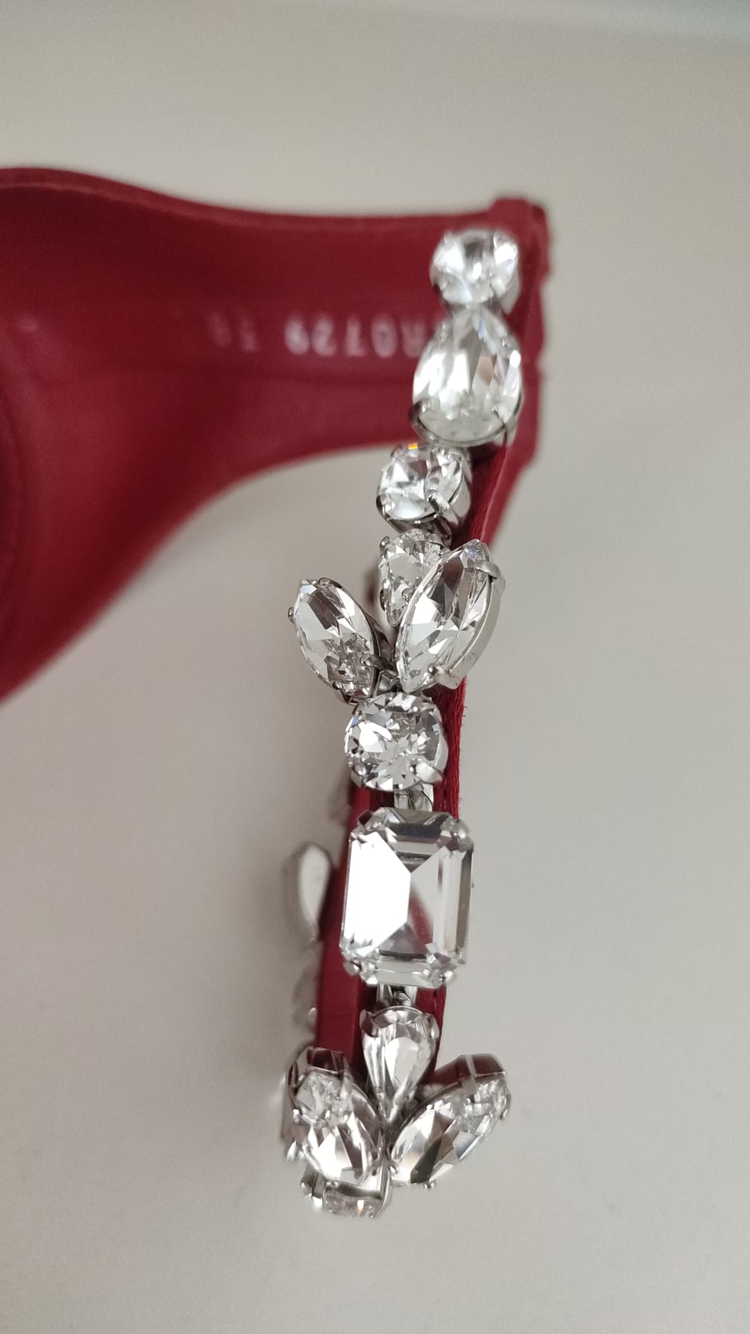 Dolce & Gabbana Rote Satin Kristalle Keira Sandalen Heels Schuhe