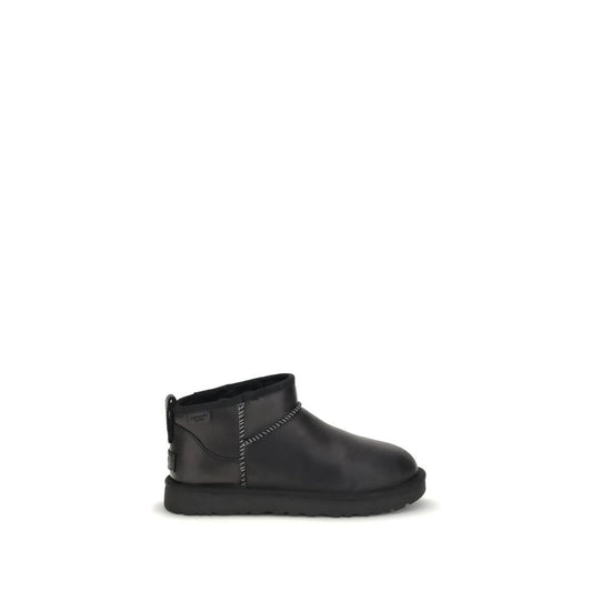 حذاء UGG الكلاسيكي الصغير للغاية للكاحل