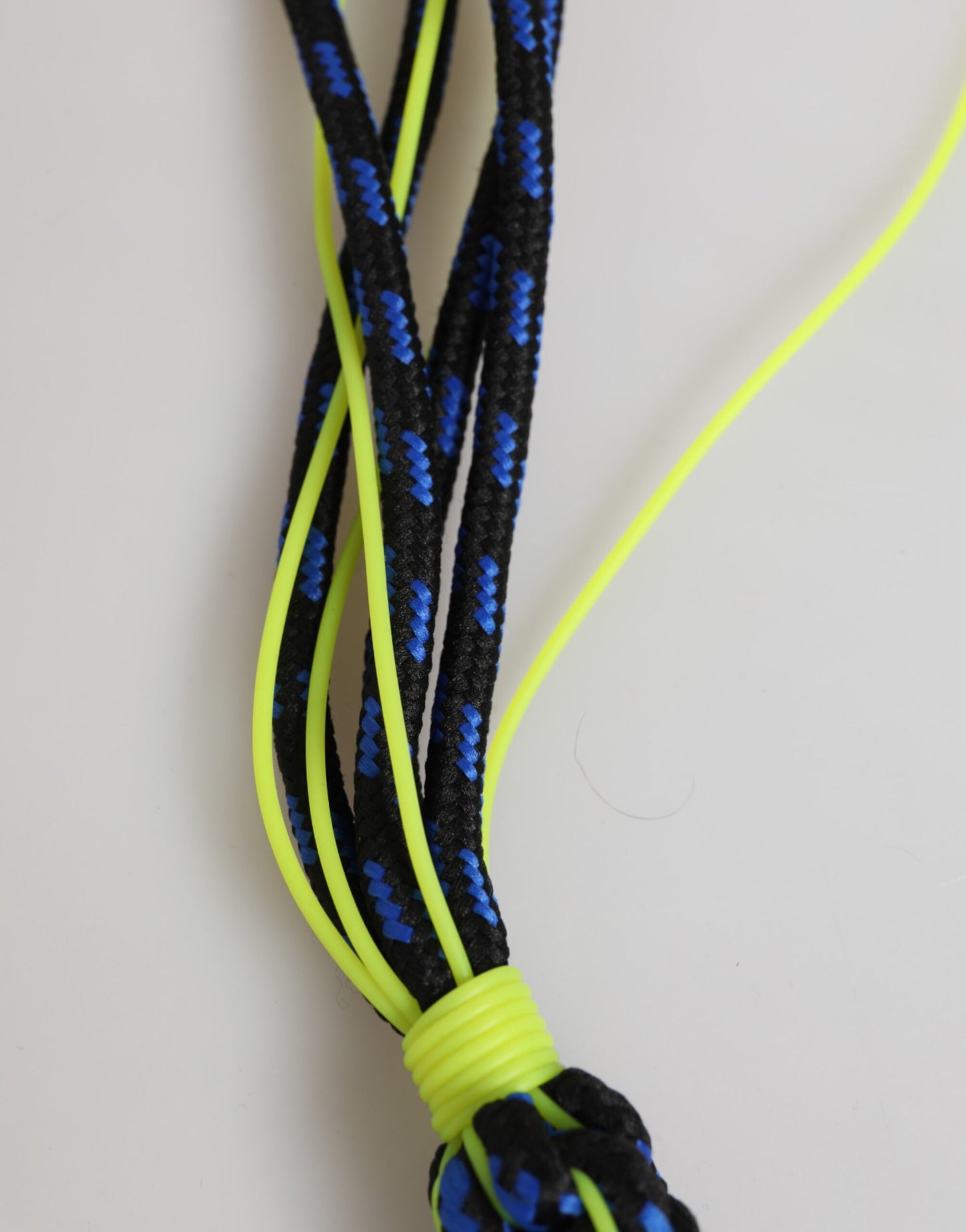 Dolce & Gabbana Mehrfarbiger Schlüsselanhänger mit DG-Logo aus Polyesterband