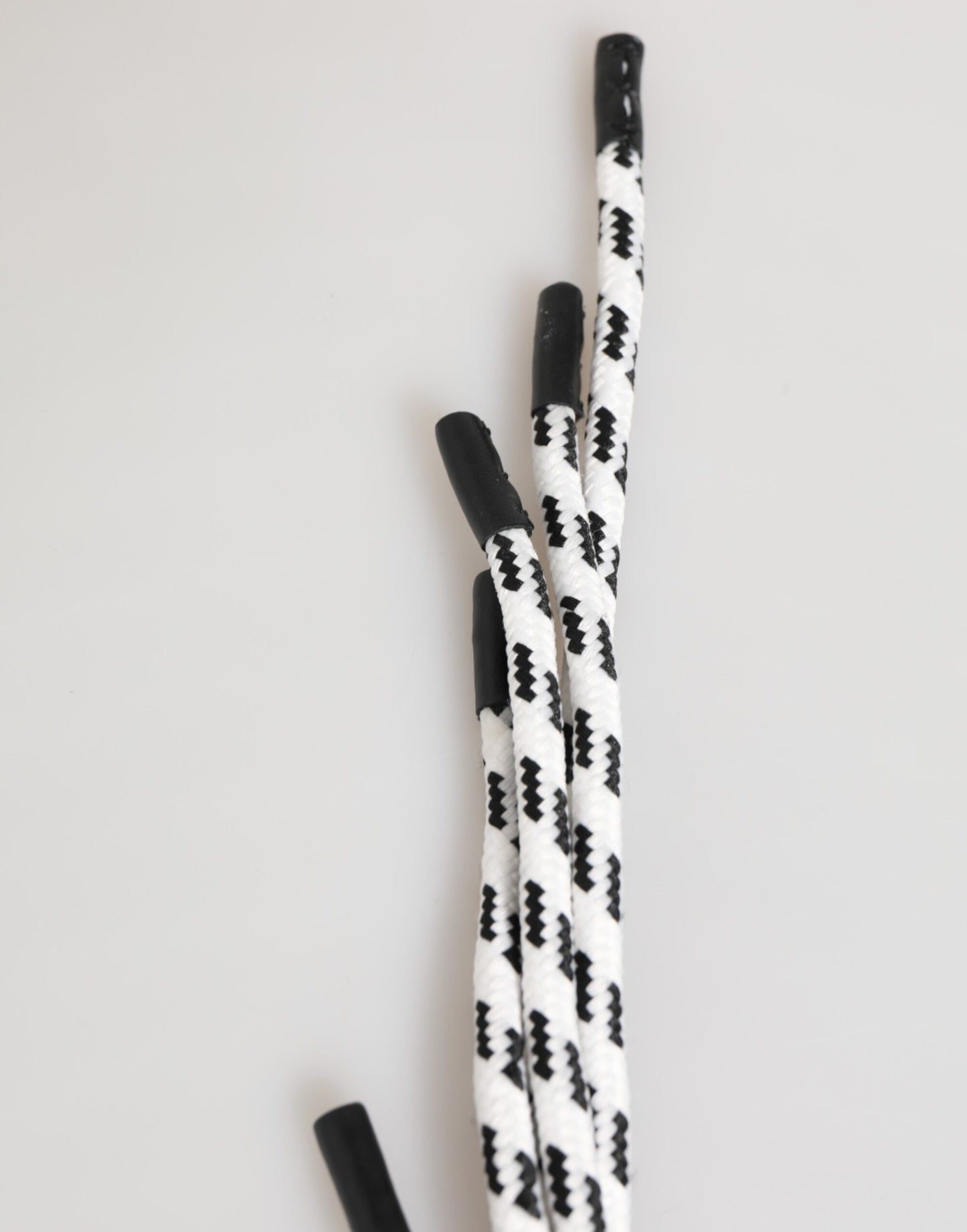 Dolce & Gabbana Mehrfarbiger Schlüsselanhänger mit DG-Logo aus Polyesterband