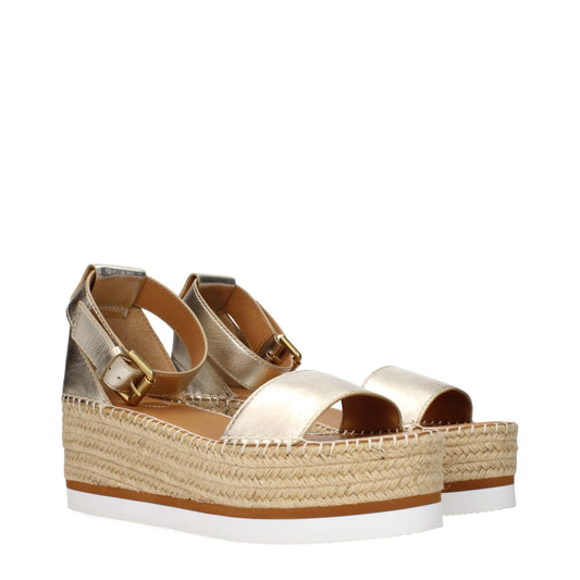 See By Chloé – Keilsandalen aus goldenem Leder