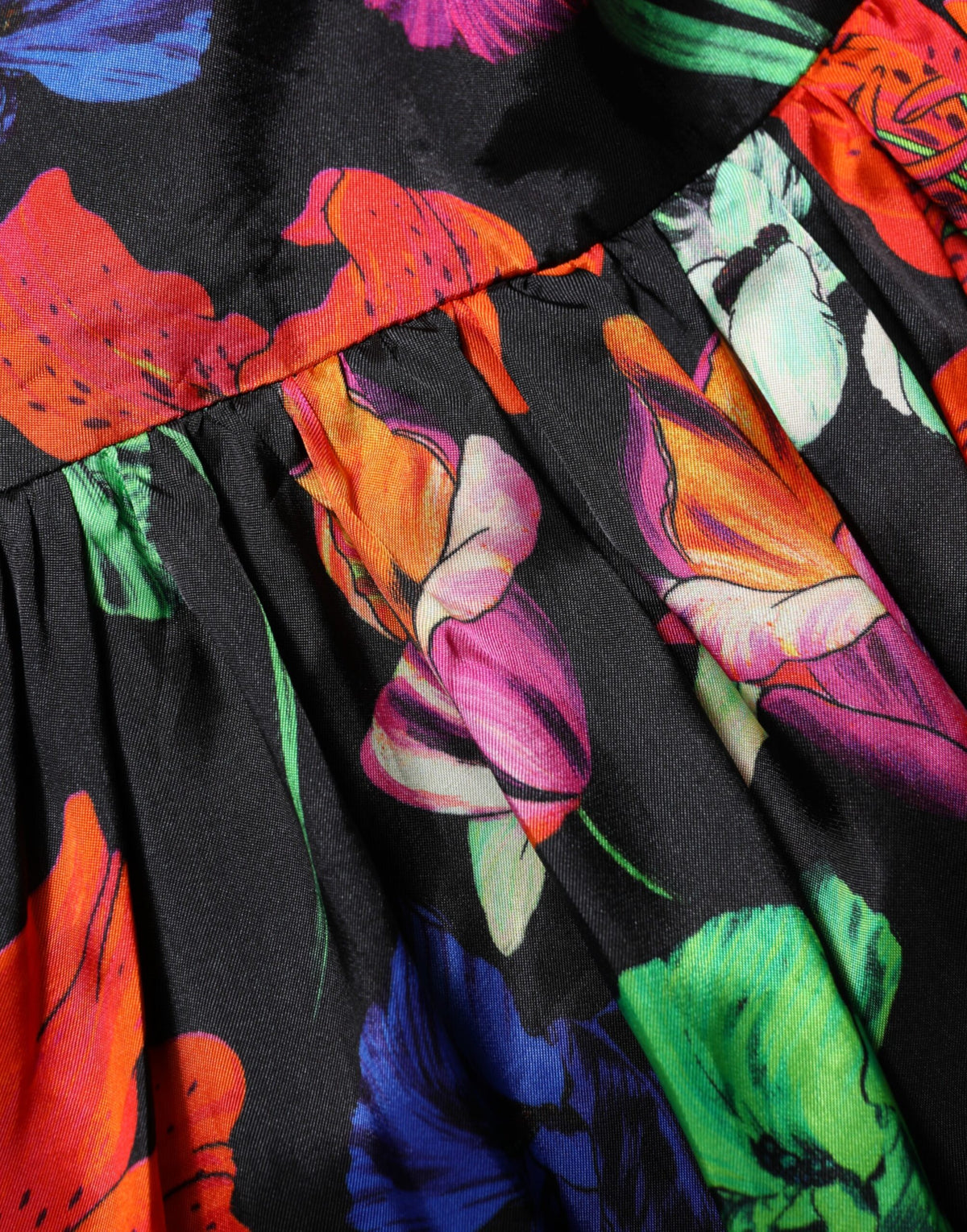 MSGM Kleid Schwarzes, mehrfarbiges, langärmliges Minikleid mit Blumenrüschen
