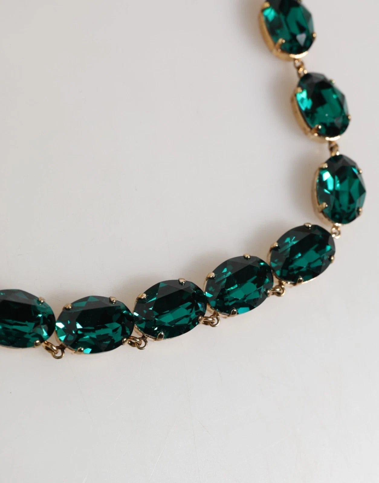 Dolce & Gabbana – Goldfarbene Halskette mit rot-rosa-grünem Kristall