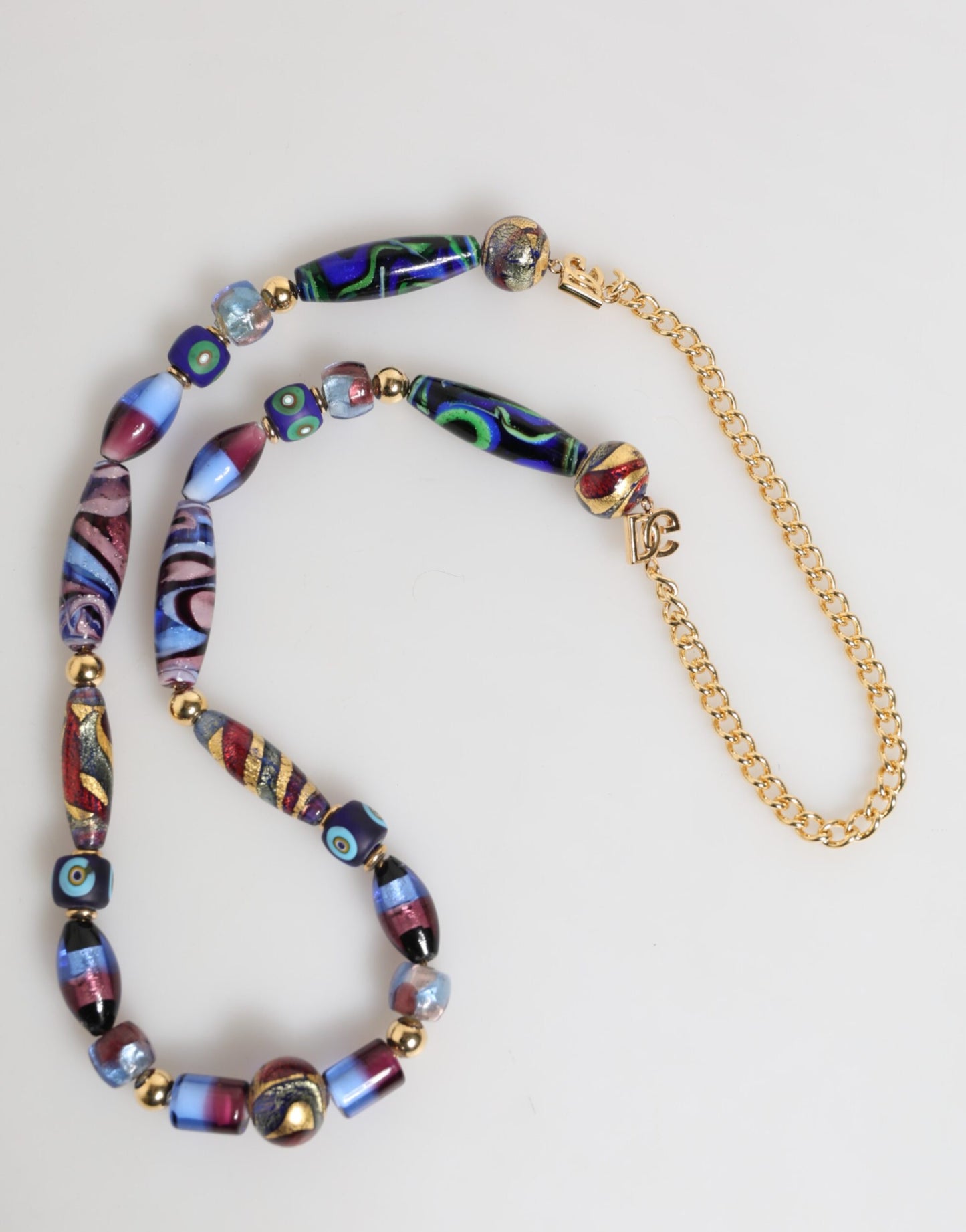 Dolce & Gabbana Halskette mit mehrfarbigen Muranoglasperlen und goldener Messingkette