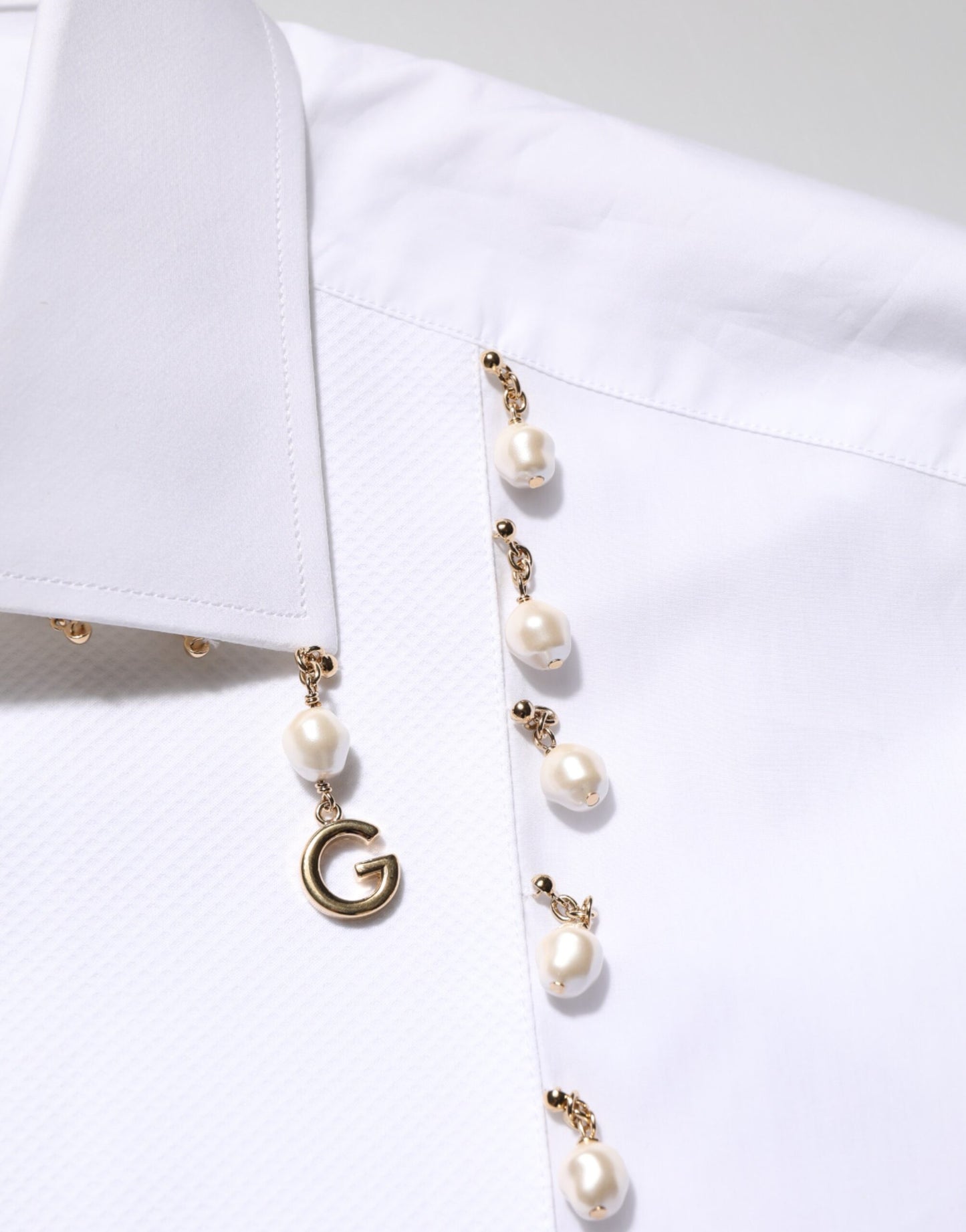 Dolce & Gabbana – Weißes, formelles Baumwollhemd mit DG-Logo und Perlengold