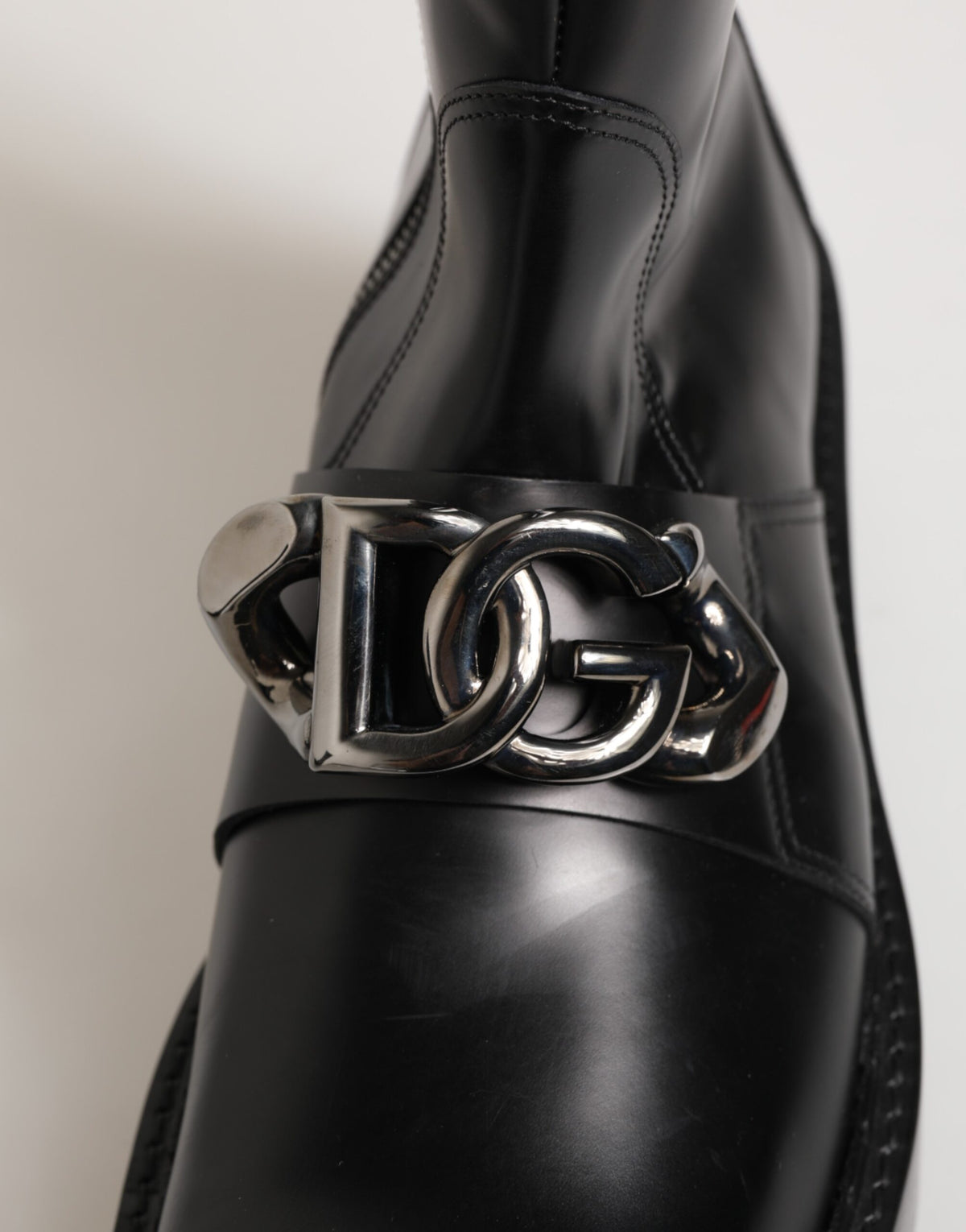 Dolce & Gabbana – Schwarze Bikerstiefel mit Logo-Schild und halbhoher Wadenhöhe