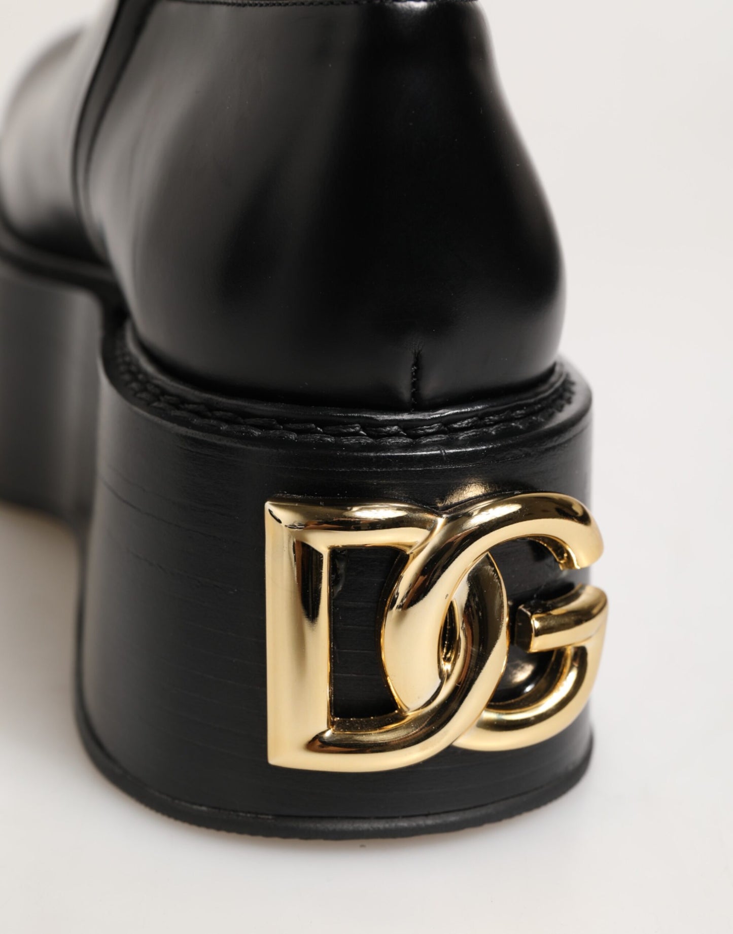 Dolce & Gabbana – Overknee-Stiefel mit Logo-Plakette in Schwarz