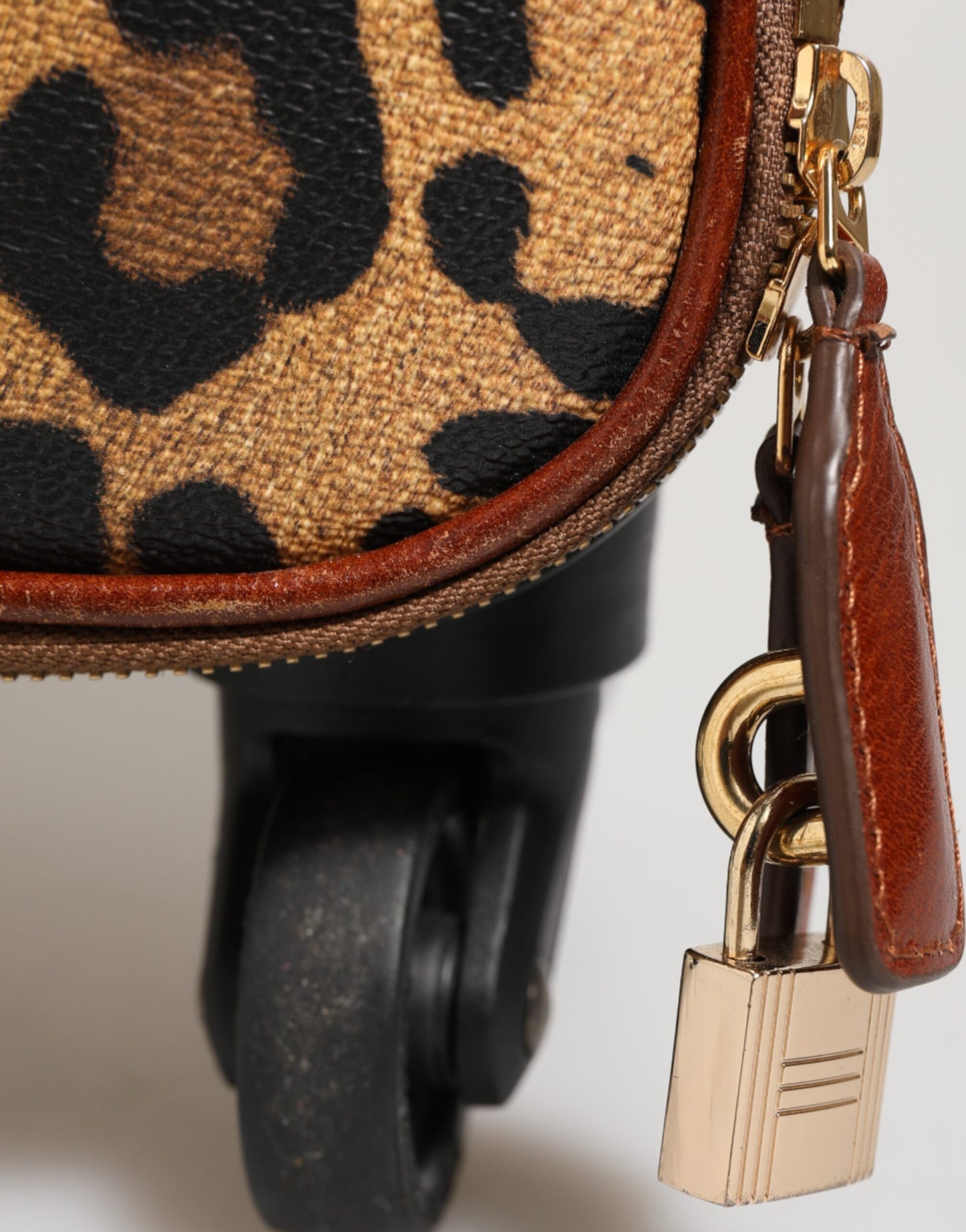 Dolce & Gabbana – Trolley-Reisetasche aus Leder mit Rädern in Braun mit Leopardenmuster