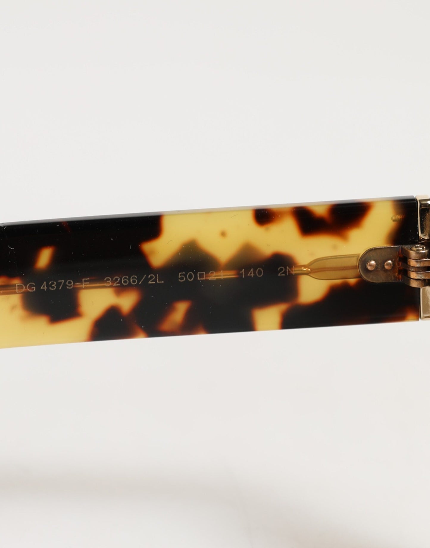 Dolce & Gabbana DG4379F Sonnenbrille aus Acetat mit Farbverlauf in Schildpattoptik in Weiß