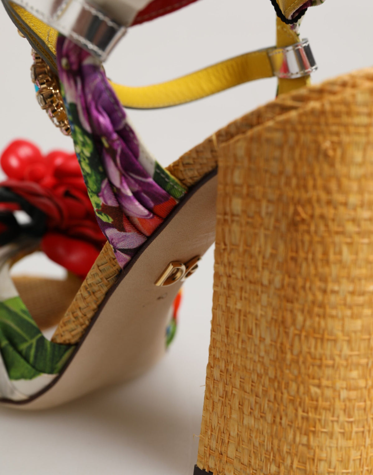 Dolce & Gabbana Mehrfarbige Blumenkristall-verzierte Sandalen Schuhe