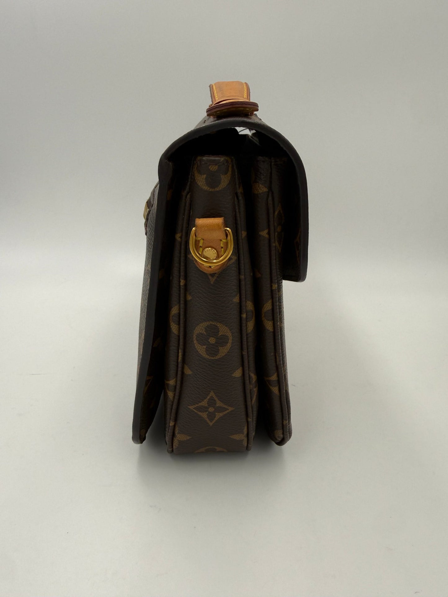 Louis Vuitton LOUIS VUITTON METIS Monogram Handbag