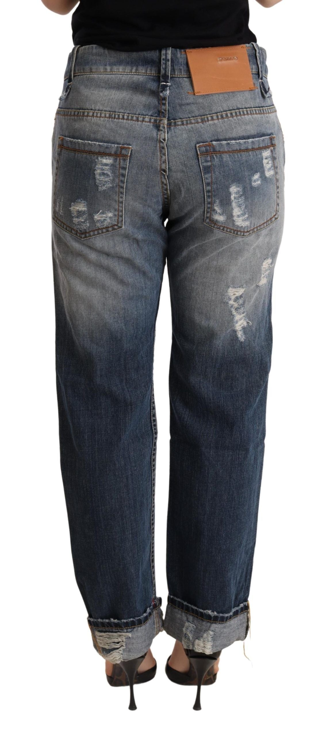 Acht – Blaue, zerfetzte, gerade Jeanshose mit mittlerer Taille