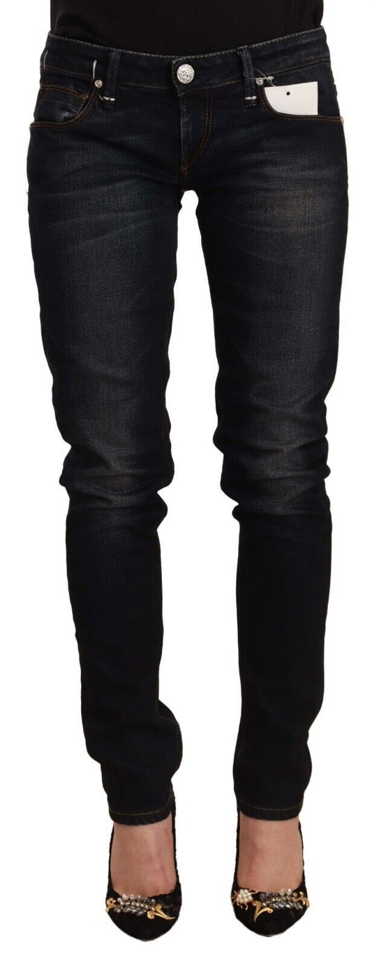 Acht – Niedrig taillierte Slim-Fit-Jeans aus gewaschener Baumwolle in Schwarz