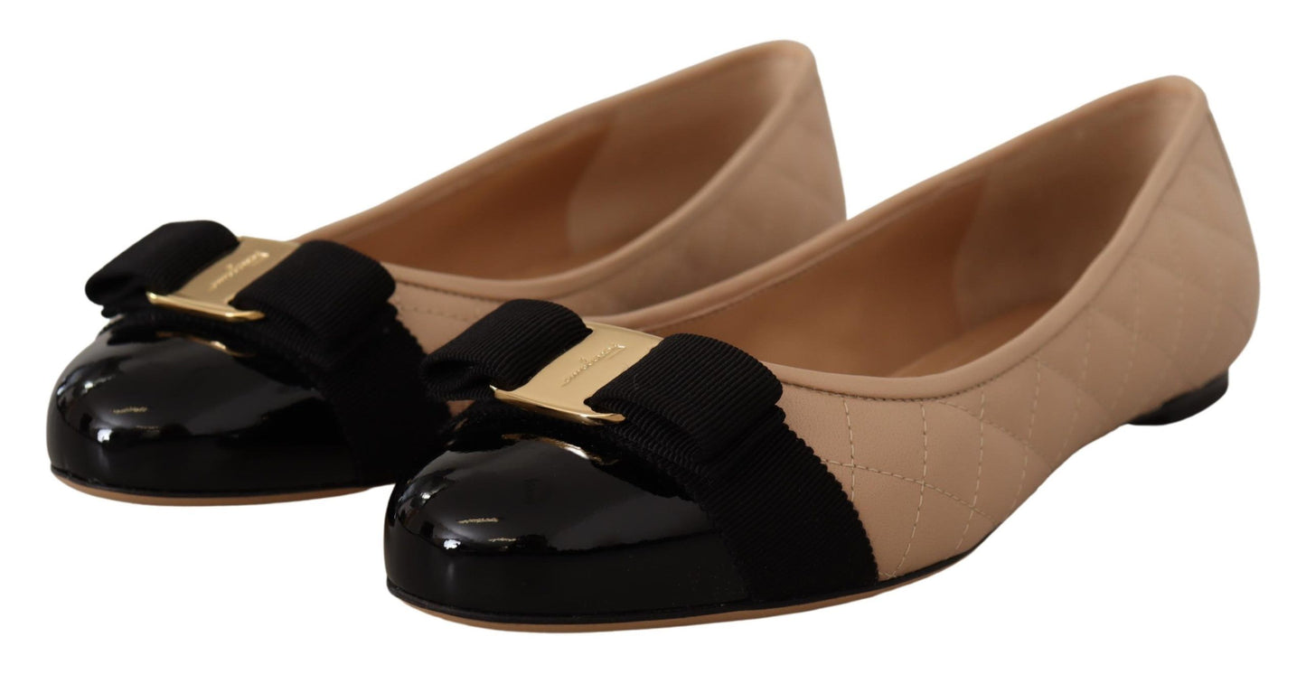 Salvatore Ferragamo Elegante Flats aus gestepptem Leder – Schickes zweifarbiges Design