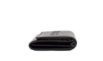 Burberry Porter – Clutch-Geldbörse mit Überschlag aus genarbtem Leder mit geprägtem Markenlogo in Schwarz