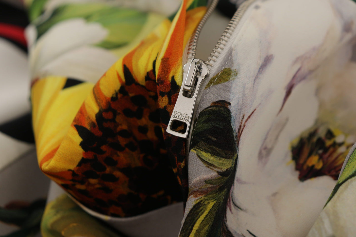 Dolce &amp; Gabbana Mehrfarbiges Charmeuse-Etuikleid aus Jaquard-Pachwork mit Blumenmuster