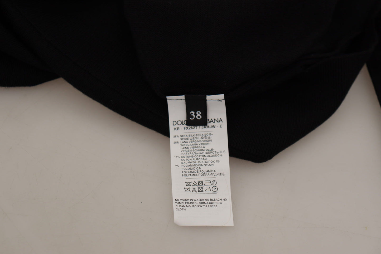 سترة كارديجان من دولتشي آند غابانا بنقشة زهور الملاك من الدانتيل الأسود