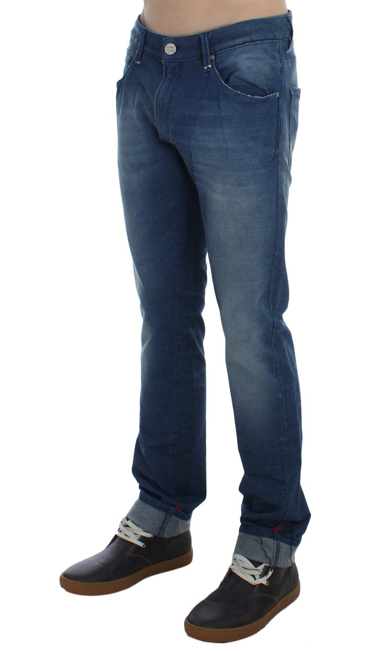 Acht Slim Fit Jeans aus Baumwollstretch in Blauwaschung