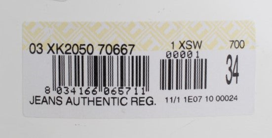 Acht Jeans aus Baumwolldenim in normaler Passform in blauer Waschung