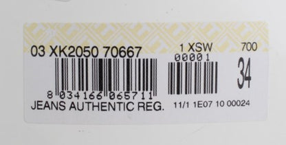 Acht Jeans aus Baumwolldenim in normaler Passform in blauer Waschung