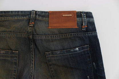 Acht Regular Straight Fit Jeans aus Baumwolle in blauer Waschung