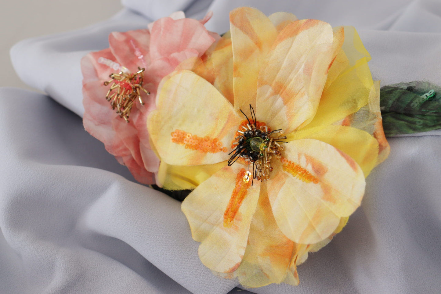 Dolce &amp; Gabbana – Blaues Midikleid aus Viskose mit Blumenapplikation