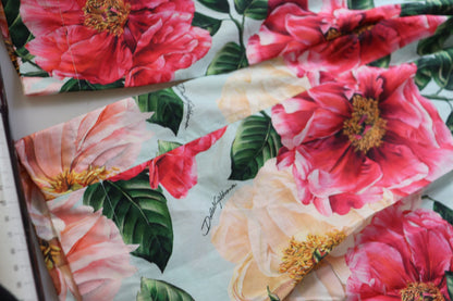 Dolce &amp; Gabbana – Mehrfarbige, verkürzte Hose mit hohem Bund und Flora-Print