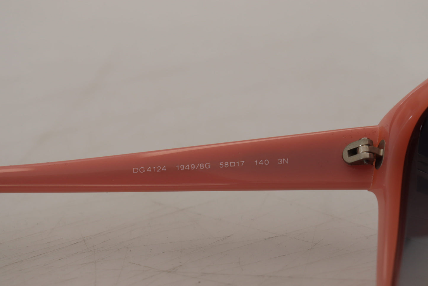 Dolce &amp; Gabbana – DG4124 – Sonnenbrille mit rosa Acetatrahmen und Sternenverzierung