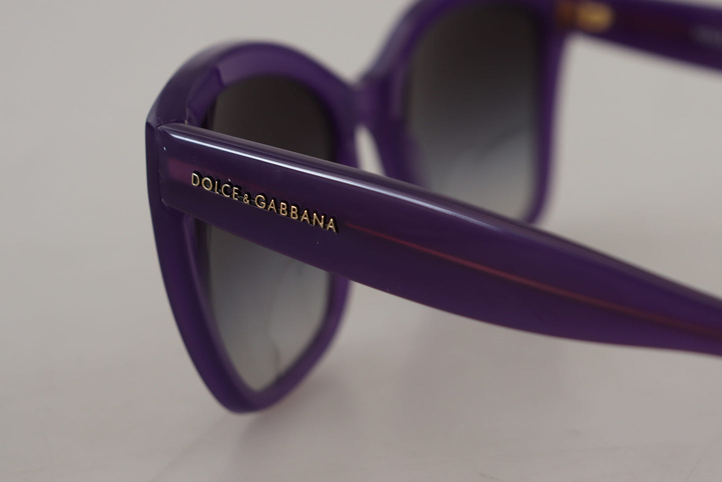 Dolce &amp; Gabbana – Quadratische Sonnenbrille mit Vollrand DG4240 aus Acetat in Lila