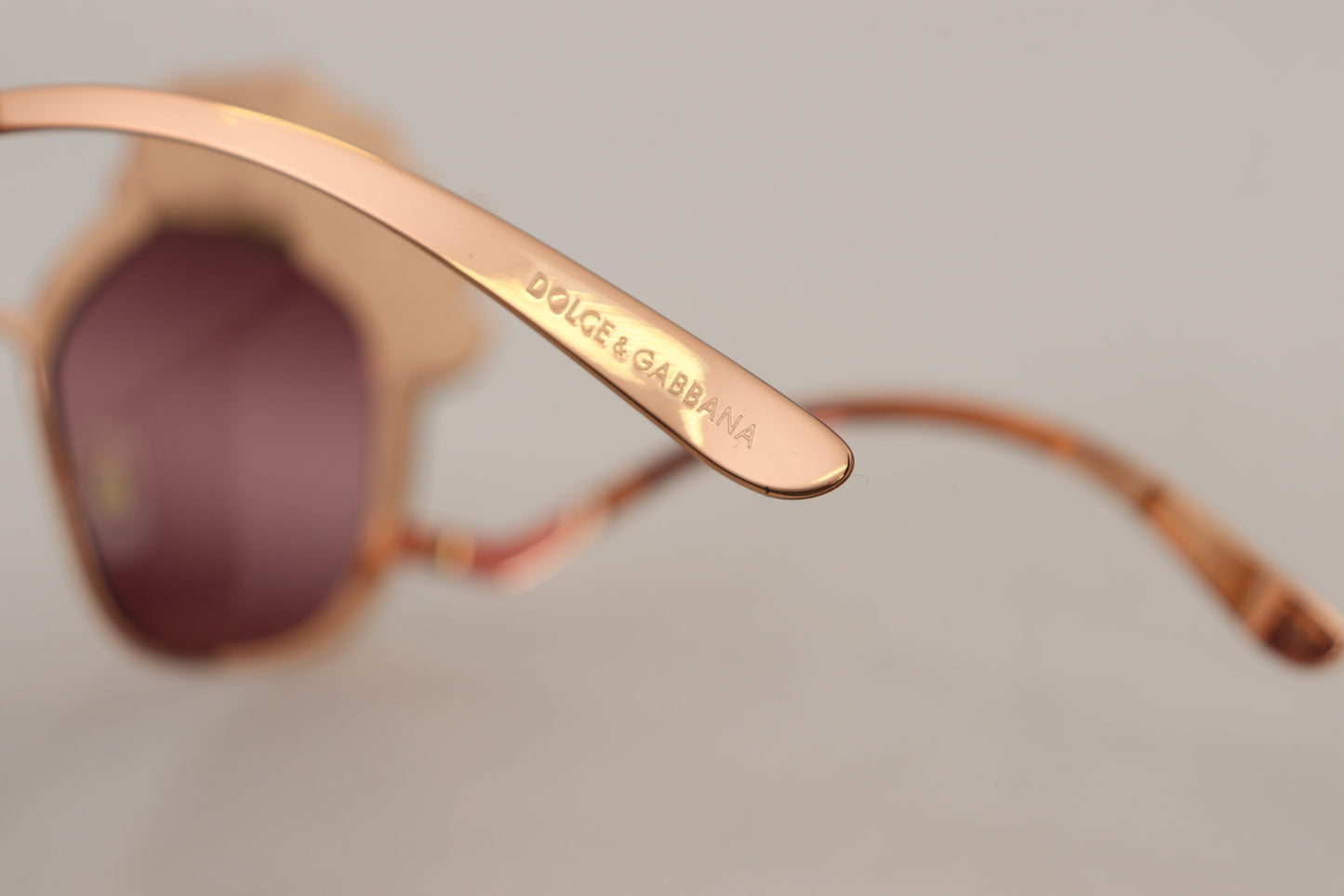 Dolce &amp; Gabbana DG2202 Sonnenbrille mit Roségold-Paillettenstickerei