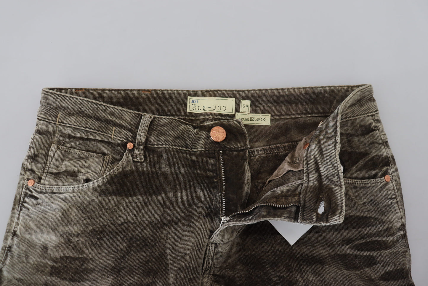 Acht Graue Slim Fit Jeans aus gewaschenem Baumwollcord