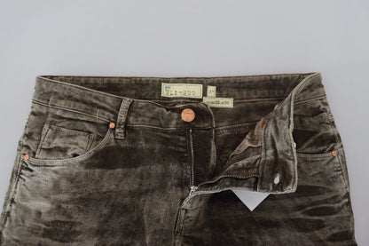 Acht Graue Slim Fit Jeans aus gewaschenem Baumwollcord