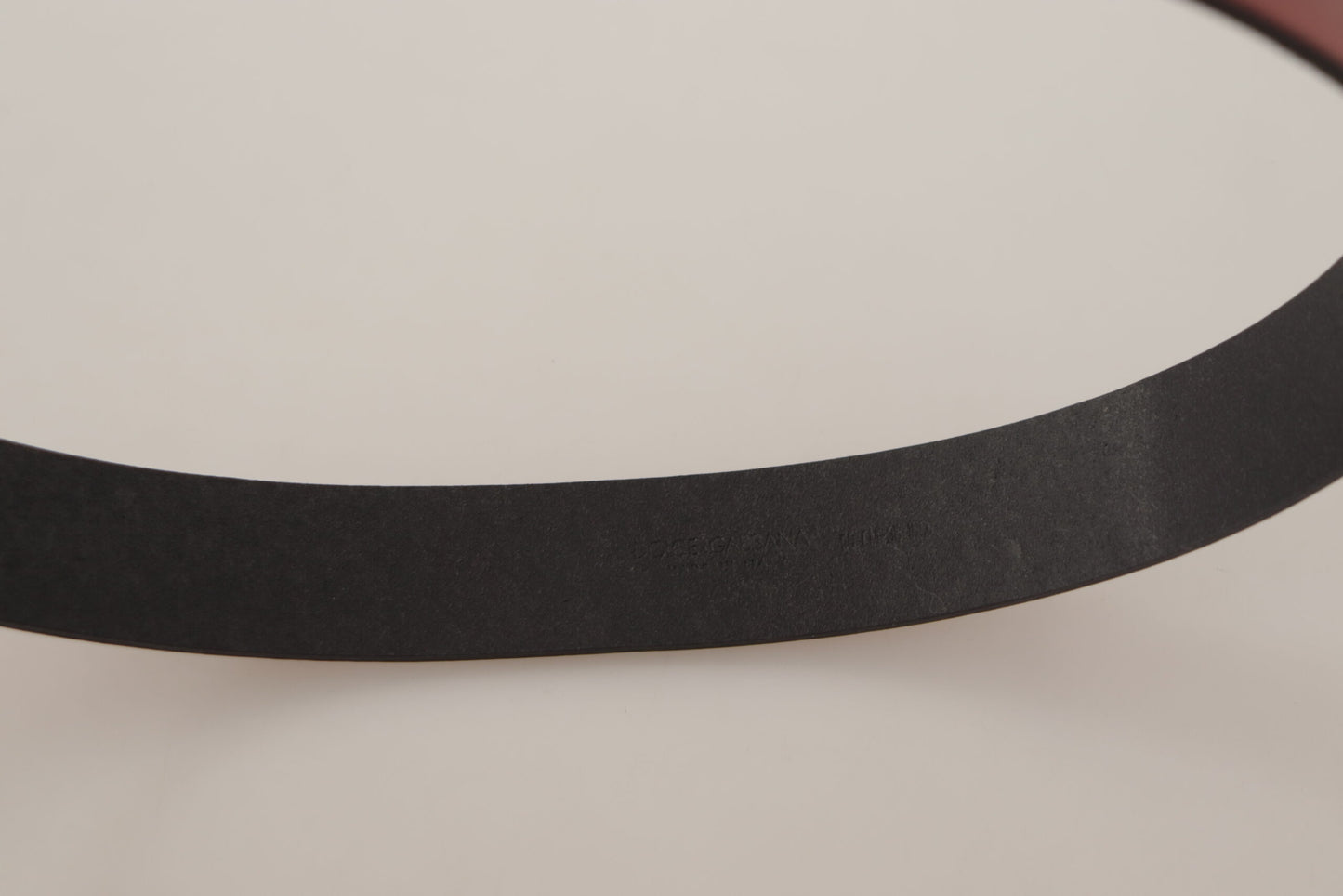 Dolce &amp; Gabbana – Roter Ledergürtel mit goldener Logogravur und Metallschnalle