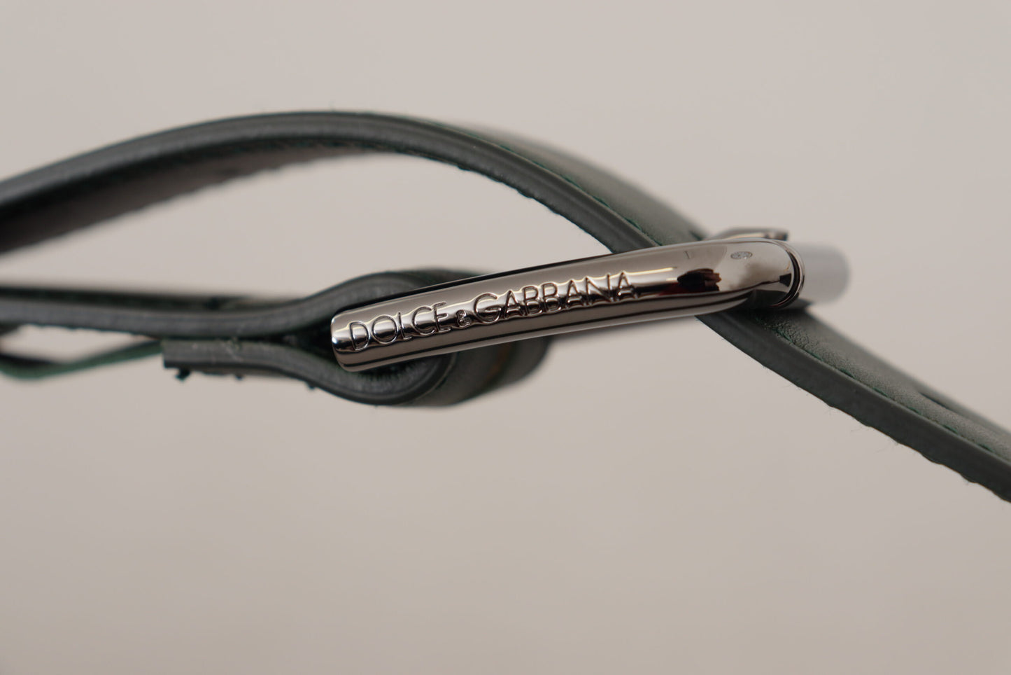 Dolce &amp; Gabbana Armeegrüner Ledergürtel mit Metallschnalle und Logo