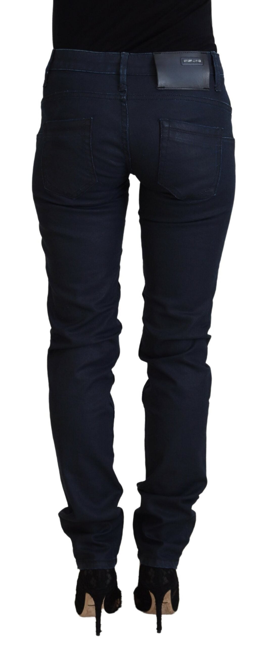 Acht Blaue, schmal geschnittene Damen-Jeans aus Baumwolle mit niedriger Taille