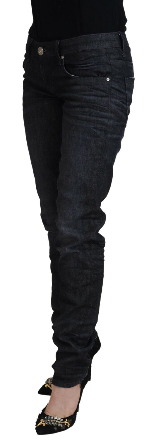 Acht Schwarze, schmal geschnittene Damen-Jeans aus Baumwolle mit niedriger Taille