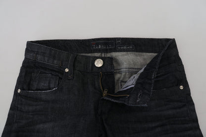 Acht Schwarze, schmal geschnittene Damen-Jeans aus Baumwolle mit niedriger Taille