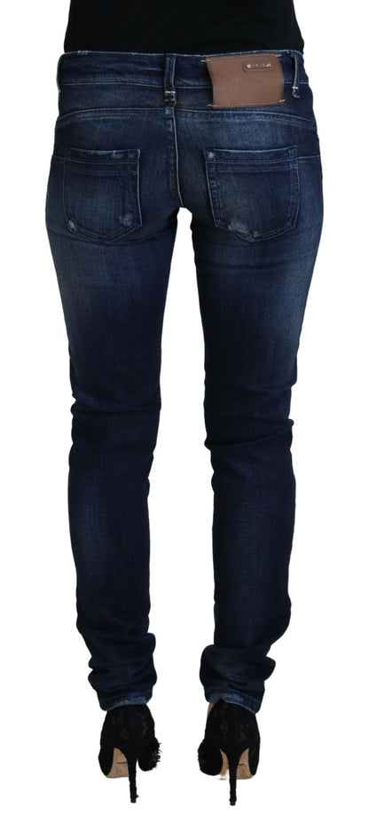 Acht Blaue, schmal geschnittene Damen-Jeans aus Baumwolle mit niedriger Taille