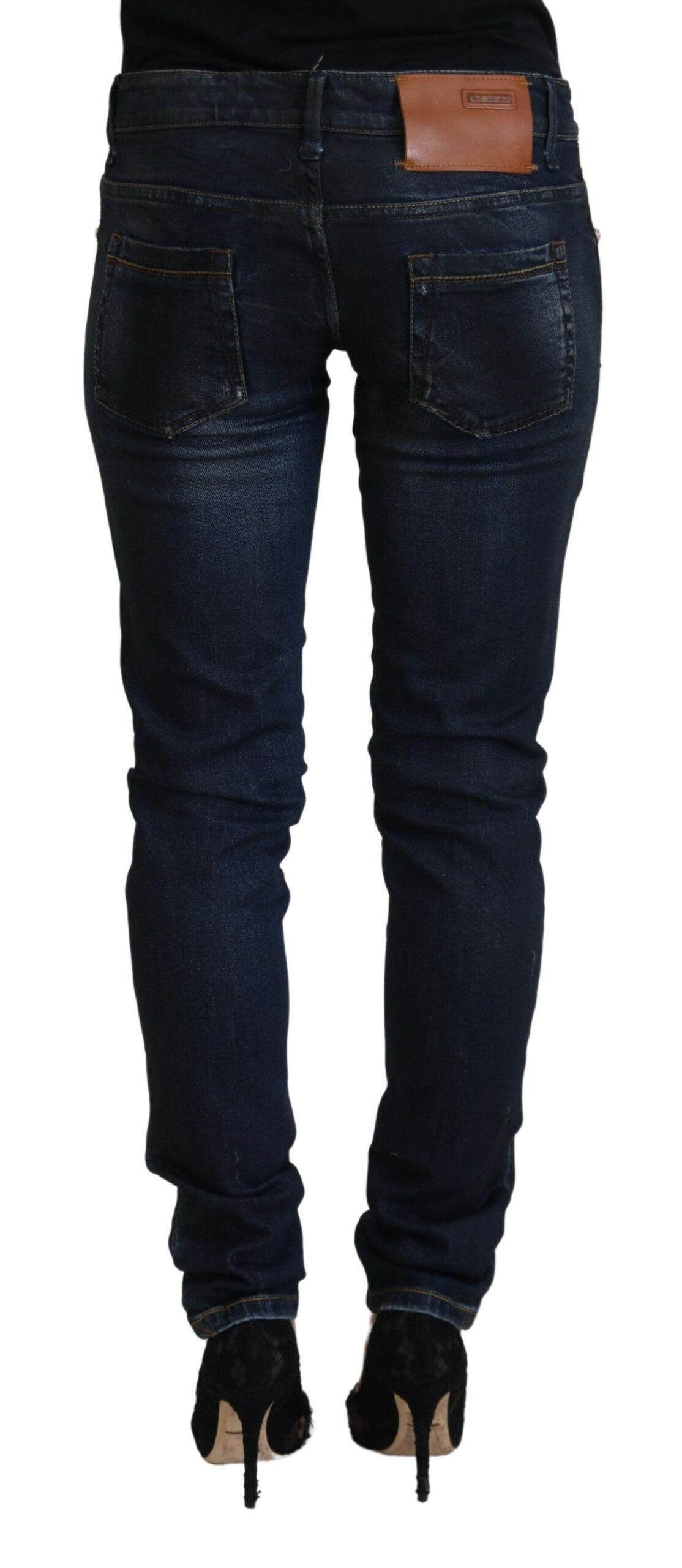Acht Blaue, schmal geschnittene Damen-Jeans aus Baumwolle mit niedriger Taille
