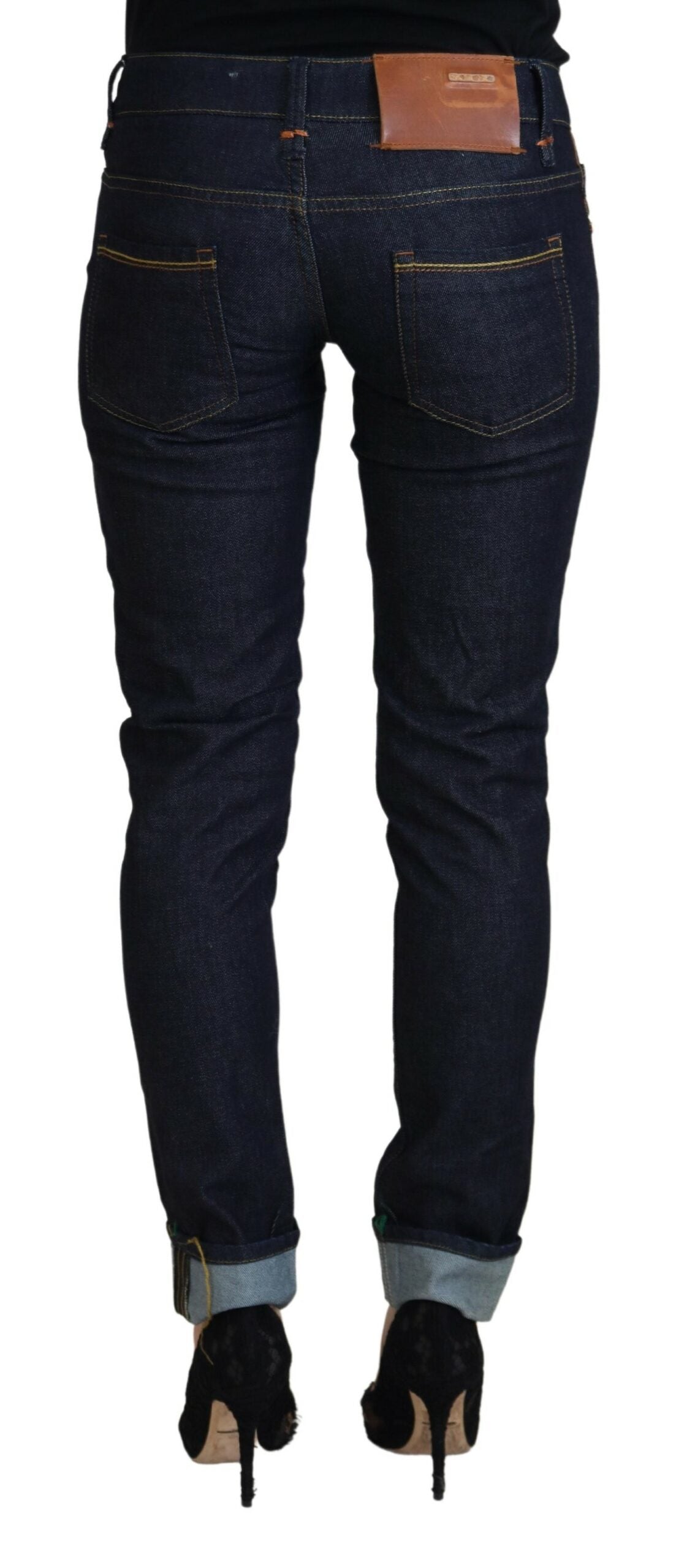 Acht Blaue, schmal geschnittene Damen-Jeans aus Baumwolle mit niedriger Taille