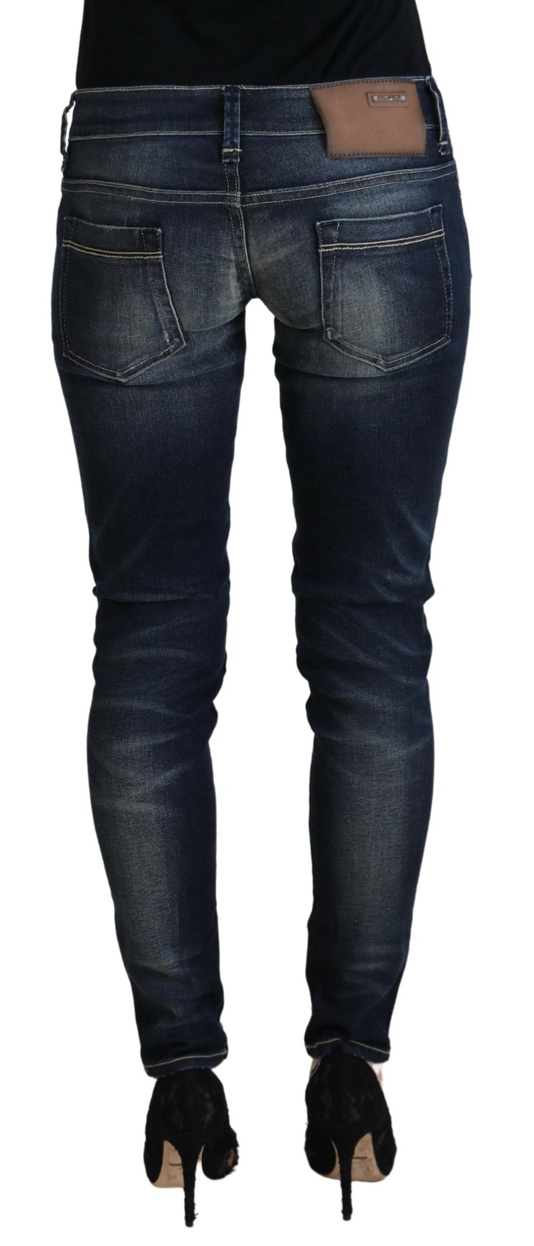 Acht Blaue Slim Fit Jeans aus gewaschener Baumwolle für Damen